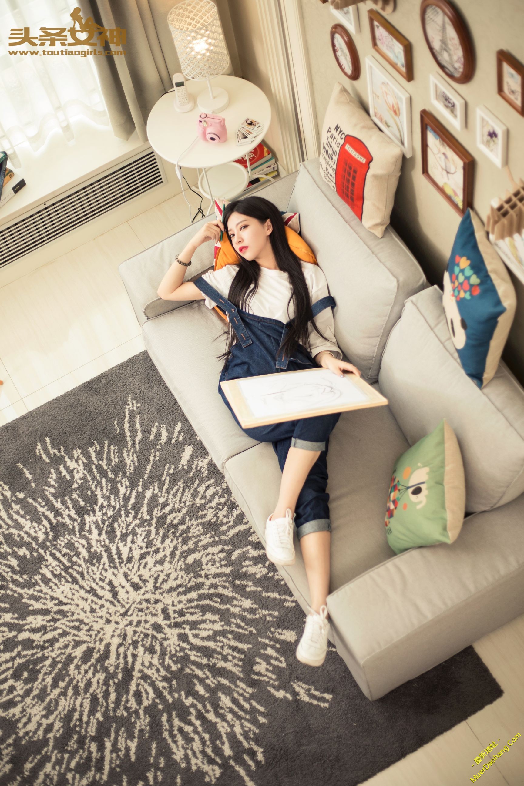 美女画家创作的时候不喜欢穿衣服